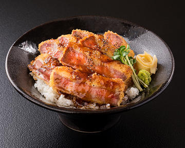 熟成牛厚切りタンカツ丼 中100g