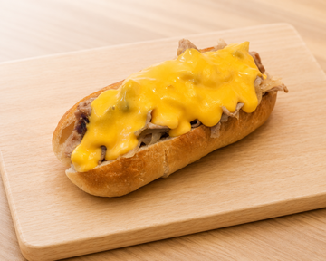 メガポークチーズステーキ(具材1.5倍) MEGA PORK CHEESE STEAK (1.5x Portion)