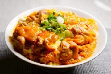 人気No.1 鶏だく極み親子丼 Full of chicken Kiwamioyakodon