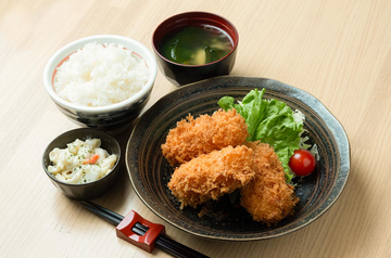カニクリームコロッケ定食