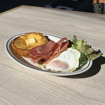 ベーコンエッグフレンチトースト