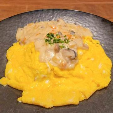 きのこクリームのふわとろオムライス