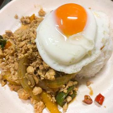 【当店人気No.3】鶏ひき肉のバジル炒めご飯【ガパオガイ】
