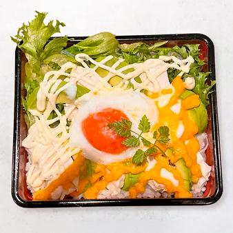 大和肉鶏とアボカドのサラダ丼