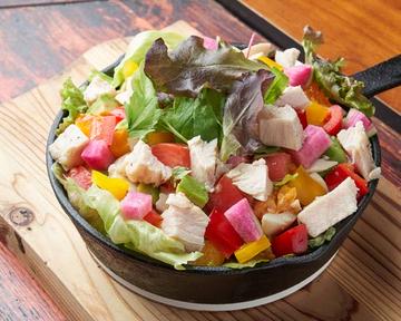 しっとり鶏胸肉のチキンコブサラダ