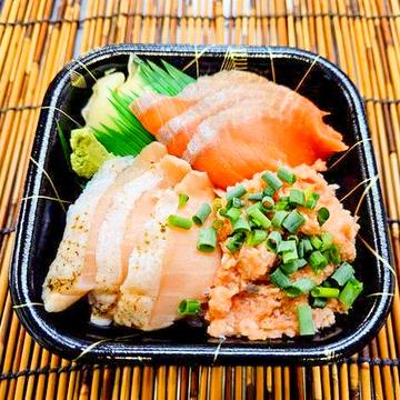 サーモンスペシャル丼