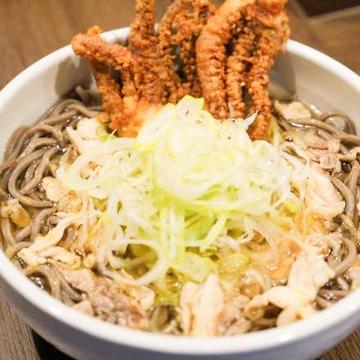 肉蕎麦(冷)ゲソ唐揚げ乗せ