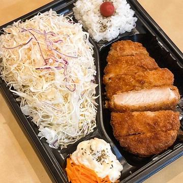 低温熟成豚ロースカツヘルシー弁当 (ロースカツ160gごはん量1/2、キャベツ増量)
