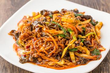 麻婆春雨 Cellophane Noodles with Spicy Meat Sauce