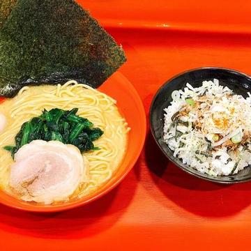 ラーメン + 赤家ライス