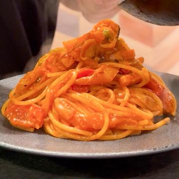 鎌倉ベーコンと彩野菜のナポリタン