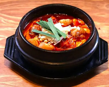 ホルモンスン豆腐チゲ(ご飯,おかず3品付き)