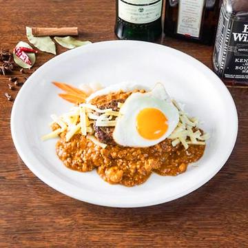 目玉焼きチーズハンバーグカレー