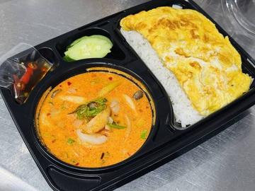トムヤムクン濃いスープ(海老)+ご飯+タイ風卵焼き ++