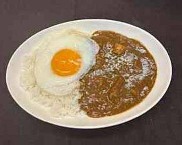 目玉焼きカレー