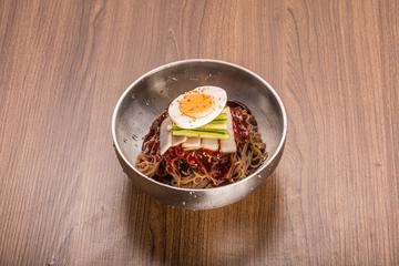 ビビン冷  BIBIM NAENGMYEON(KOREAN SPICY COLD NOODLES)