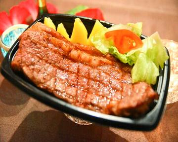 国産牛肉サーロインステーキ&トマトハムチーズブルスケッタ2個SIRLOIN STEAK WITH TOMATO HAM CHEESE BRUSCHETTA