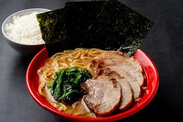 醤油豚骨チャーシューメン～半ライス～