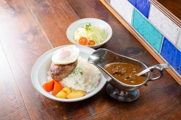 目玉焼きハンバーグカレーセット