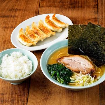 ラーメン・餃子・ライスセット(チャーシュー1枚・薬味ネギ・ホウレン草・ノリ3枚・餃子6個・ライス)