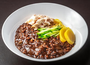 蒸し鶏ジャージャー麺