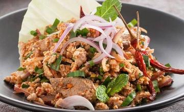 ラーブムー豚挽肉イサーンハーブサラダ Spicy minced pork salad