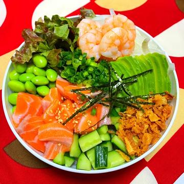 ポキサラダ(サーモン・ボイルエビ) Poke salad (raw salmon, shrimp)