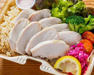 【肉1.5倍】低温調理鶏むね肉と玄米のお弁当【1.5LCB】