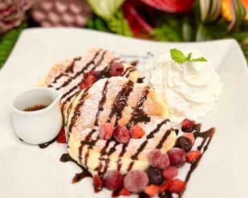 スフレパンケーキ チョコ&ベリー (Souffl Pancake Chocolate & Berry)