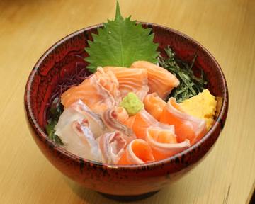 サーモン三種食べ比べ丼