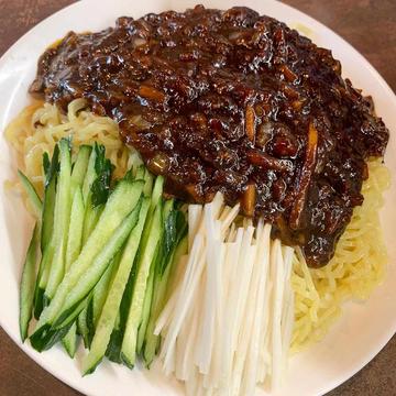 ジャージャー麺