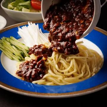 ジャージャー麺