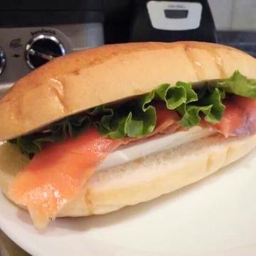 ハニーニ(スモークサーモンとクリームチース)