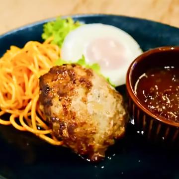 ゴリゴリ粗挽きハンバーグプレート デミグラスソース