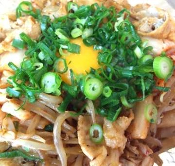 豚バラとニンニクの芽丼
