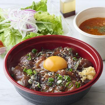 馬肉のユッケ丼(スープ、サラダ付き)