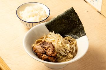 【中毒性抜群！】七彩まぜそば ご飯セット
