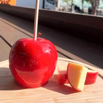 国産りんご飴 「カットしてご提供」