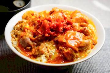 キムチの親子丼と味噌汁 Kimchi oyakodon and miso soup