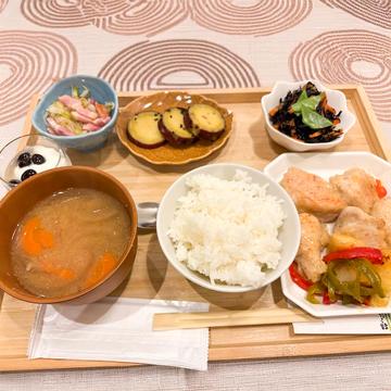 彩り野菜と鶏定食
