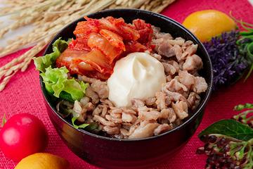 【旨辛キムチのせ】豚のすたみな丼(約150g)