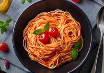 トマトベースパスタ