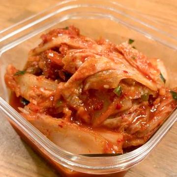 キムチ300g(パック詰め) Kimchi (300g Comes in a Pack)