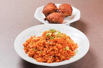 キムチチャーハンと鶏もも肉唐揚げ(3個)