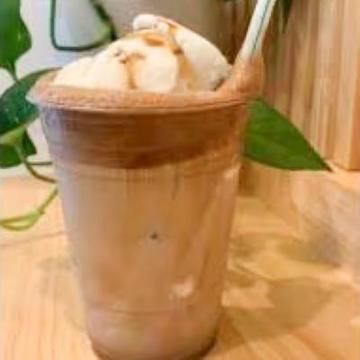 タピオカコーヒーフロート