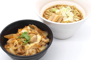 【ごはん大盛り無料】親子丼＆ラーメン