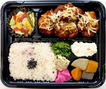 【変わり種】焼チーズを乗せたヤンニョム唐揚げ弁当
