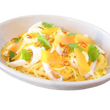 イタリア産カラスミとイカのペペロンチーノスパゲッティ