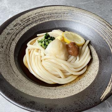 梅おろしぶっかけ讃岐うどん(冷)/Sanuki udon noodles with ume paste and grated radish
