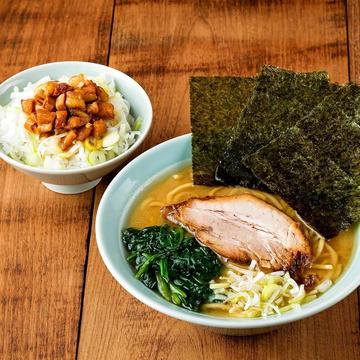 ラーメン・肉飯セット(チャーシュー1枚・薬味ネギ・ホウレン草・ノリ3枚・肉飯)